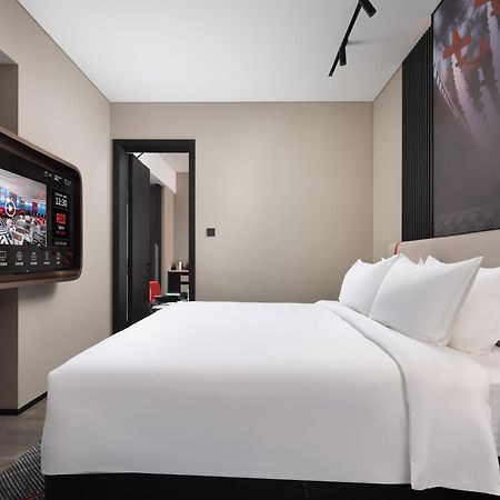 Radisson Red Hotel Zhuhai Gongbei Port Extérieur photo