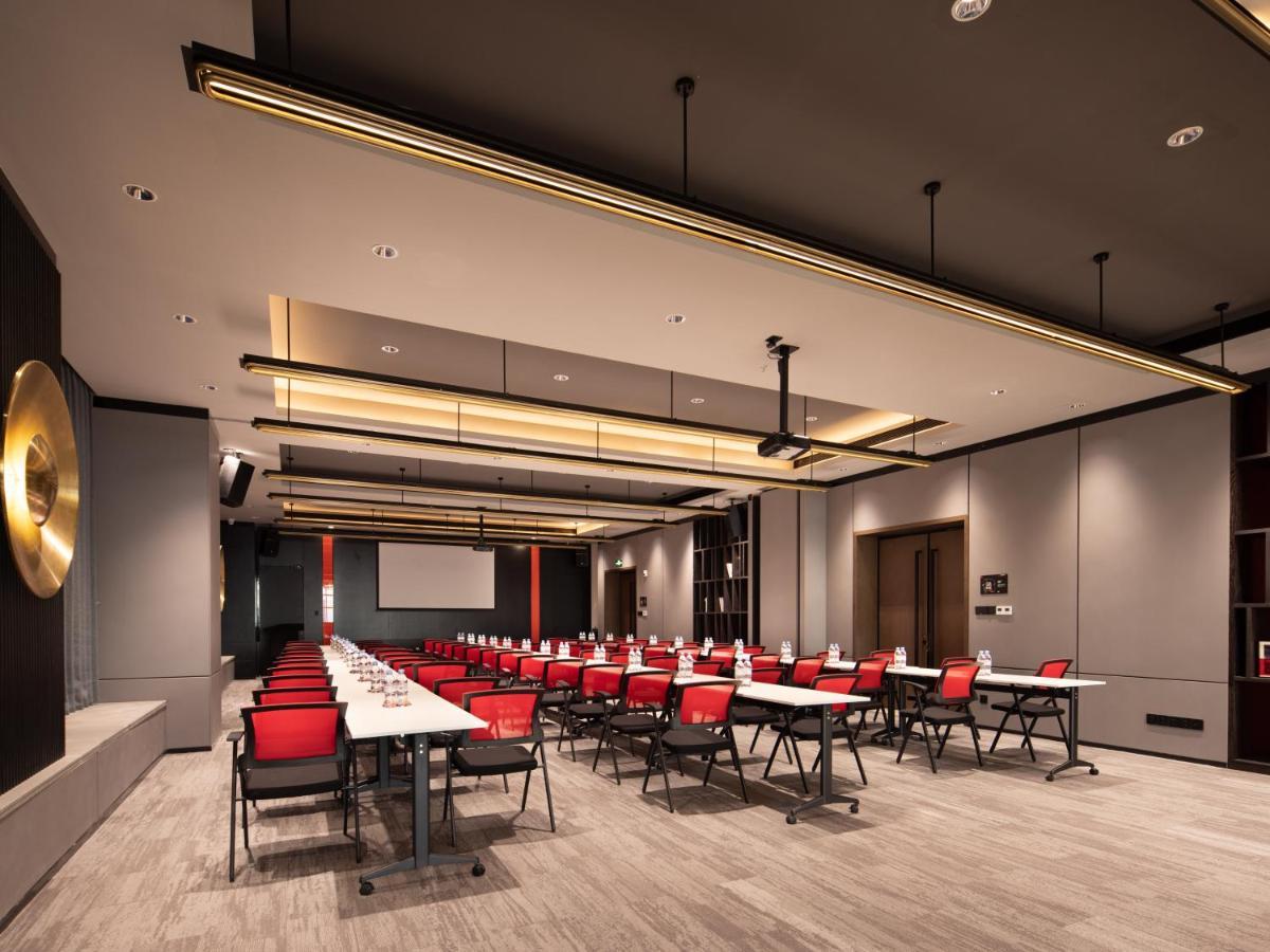 Radisson Red Hotel Zhuhai Gongbei Port Extérieur photo