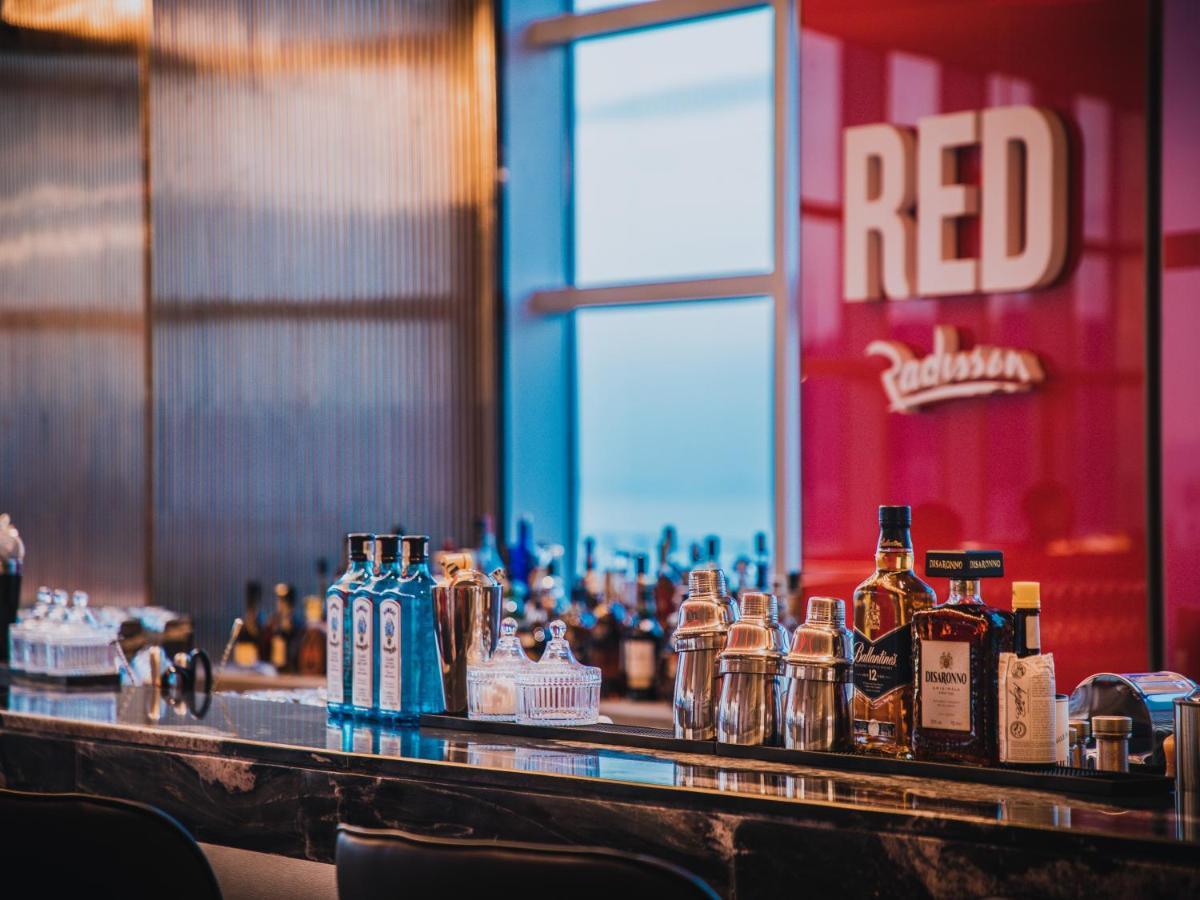 Radisson Red Hotel Zhuhai Gongbei Port Extérieur photo