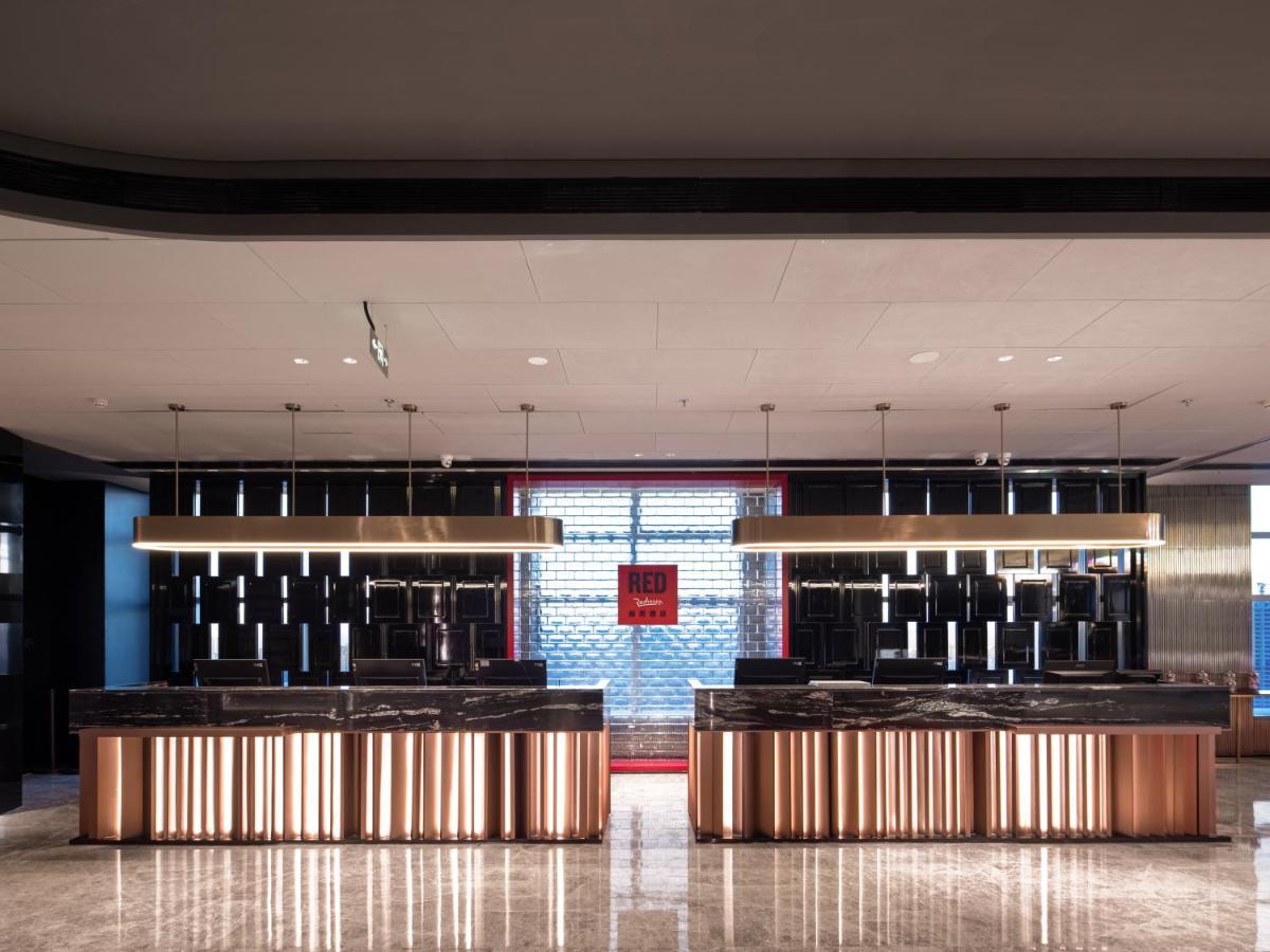Radisson Red Hotel Zhuhai Gongbei Port Extérieur photo