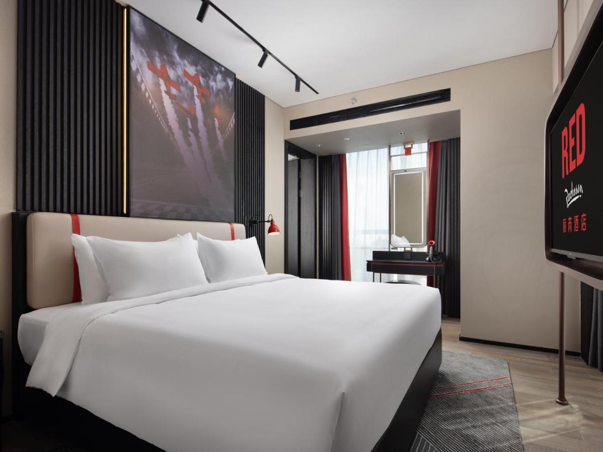 Radisson Red Hotel Zhuhai Gongbei Port Extérieur photo