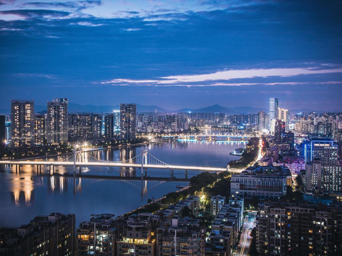 Radisson Red Hotel Zhuhai Gongbei Port Extérieur photo