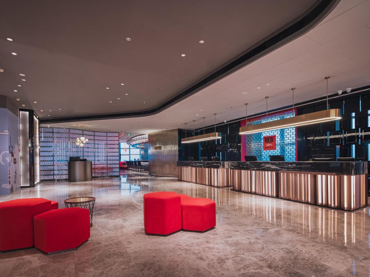 Radisson Red Hotel Zhuhai Gongbei Port Extérieur photo
