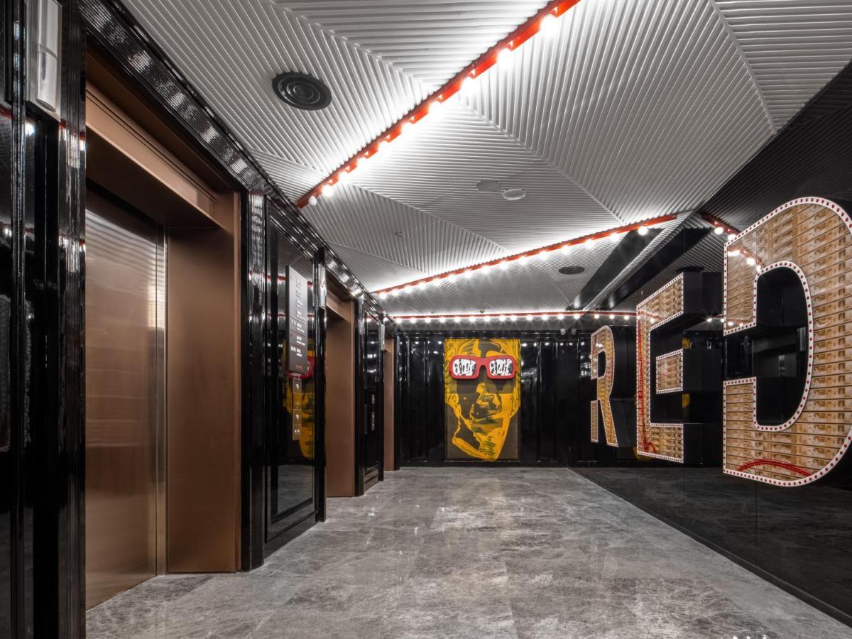 Radisson Red Hotel Zhuhai Gongbei Port Extérieur photo