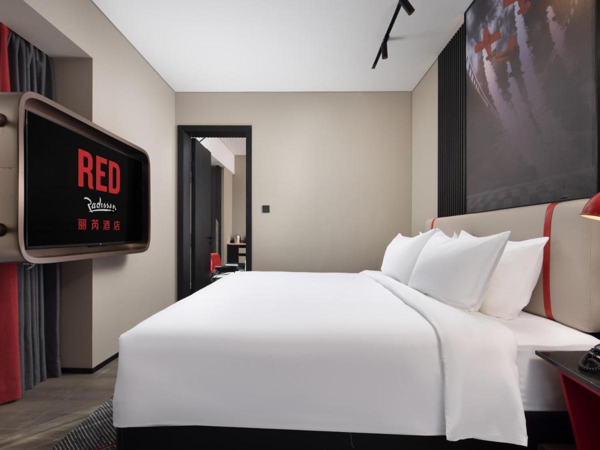 Radisson Red Hotel Zhuhai Gongbei Port Extérieur photo