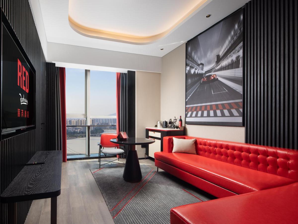 Radisson Red Hotel Zhuhai Gongbei Port Extérieur photo