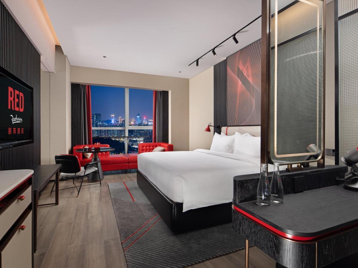 Radisson Red Hotel Zhuhai Gongbei Port Extérieur photo
