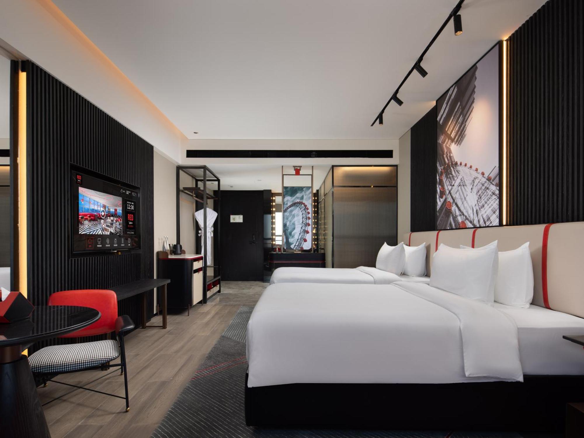 Radisson Red Hotel Zhuhai Gongbei Port Extérieur photo